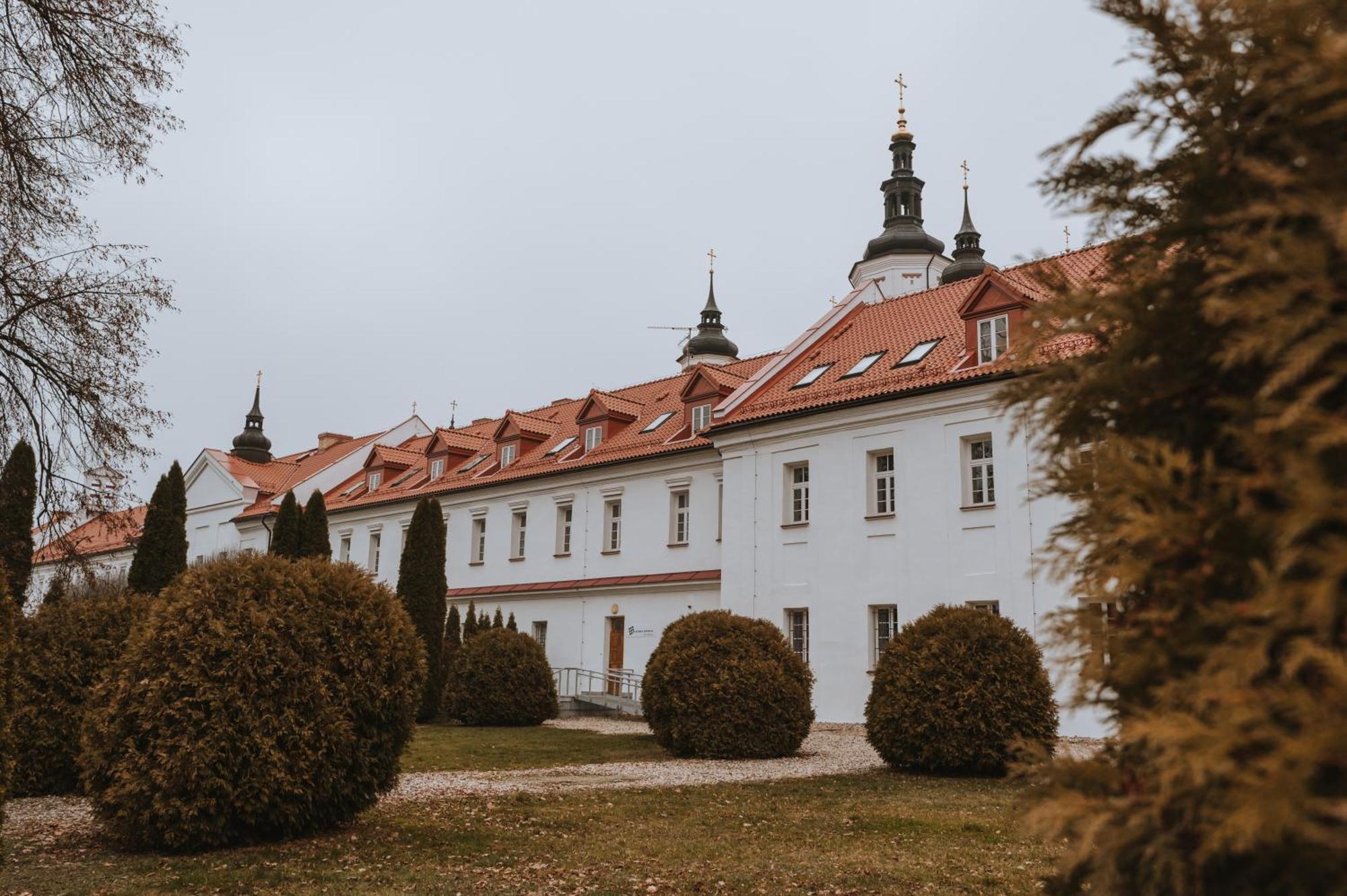Pokoje Goscinne Domu Pielgrzyma W Supraslu エクステリア 写真