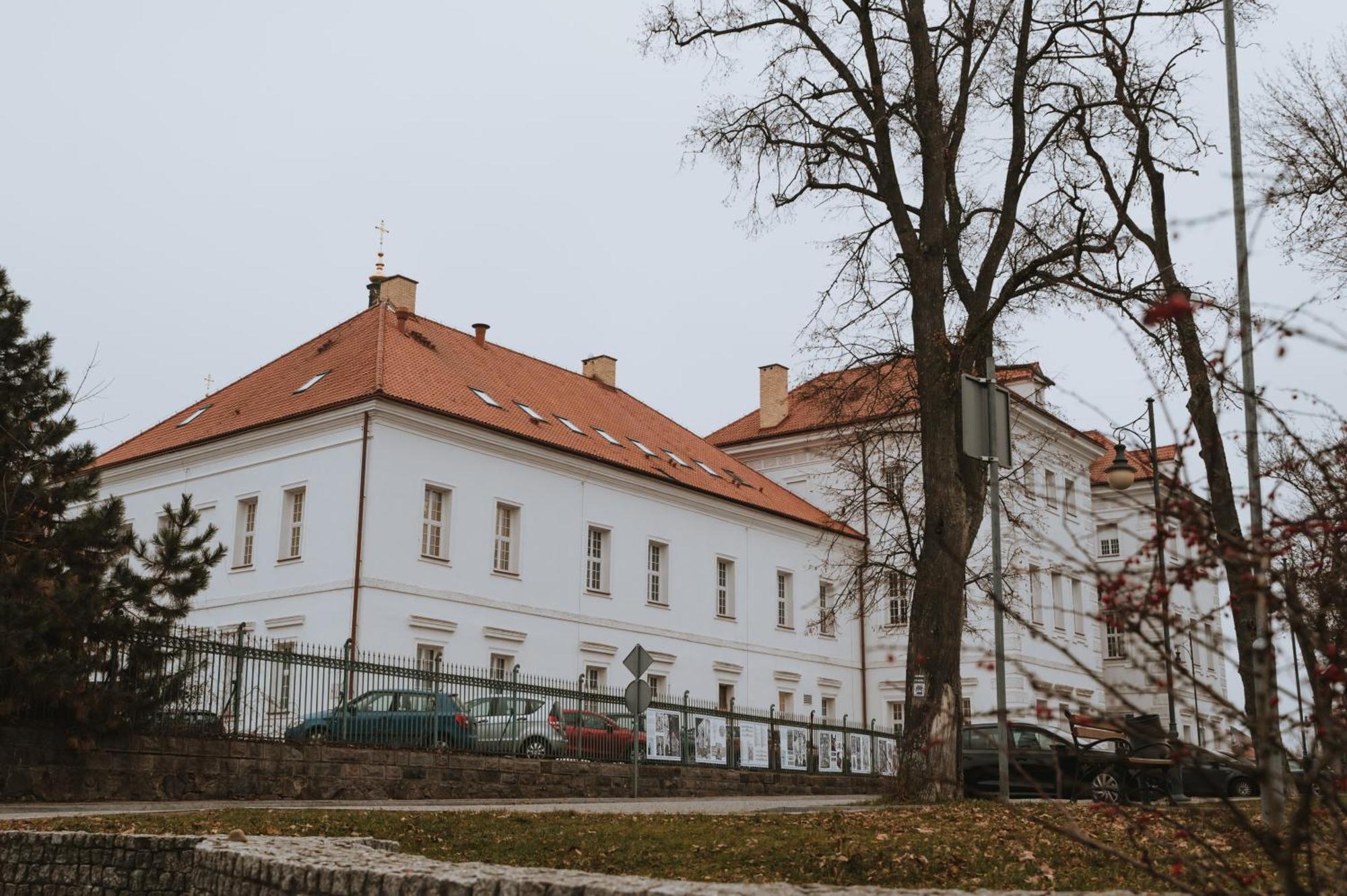 Pokoje Goscinne Domu Pielgrzyma W Supraslu エクステリア 写真